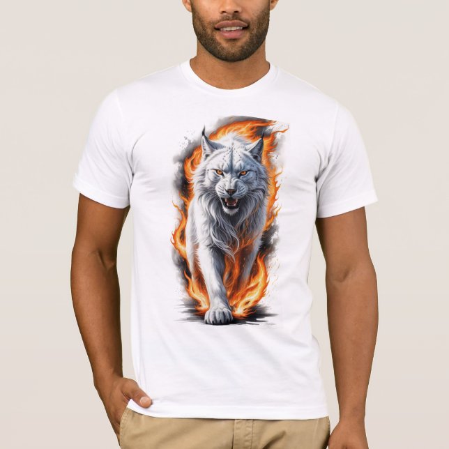 Vild Flammande Lodjur som Går Genom Flammor T Shirt (Framsida)