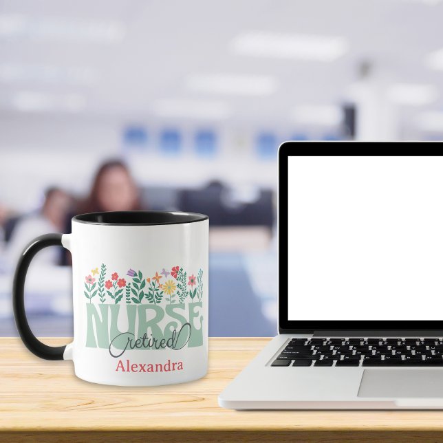 Vild Flowers Personlig Redragen sjuksköterska Mugg (Funny retired custom nurse mug)