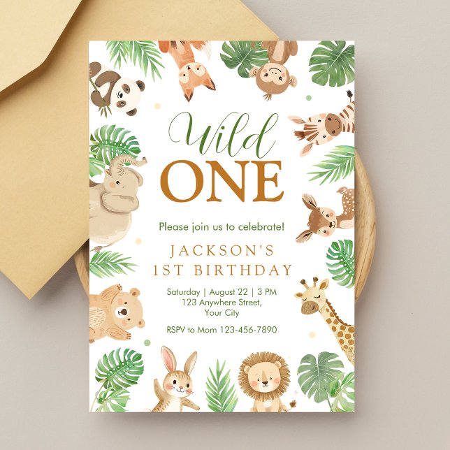 Vild födelsedagsinbjudan inbjudningar (Wild one birthday invitation with safari animals and tropical greenery for boys)