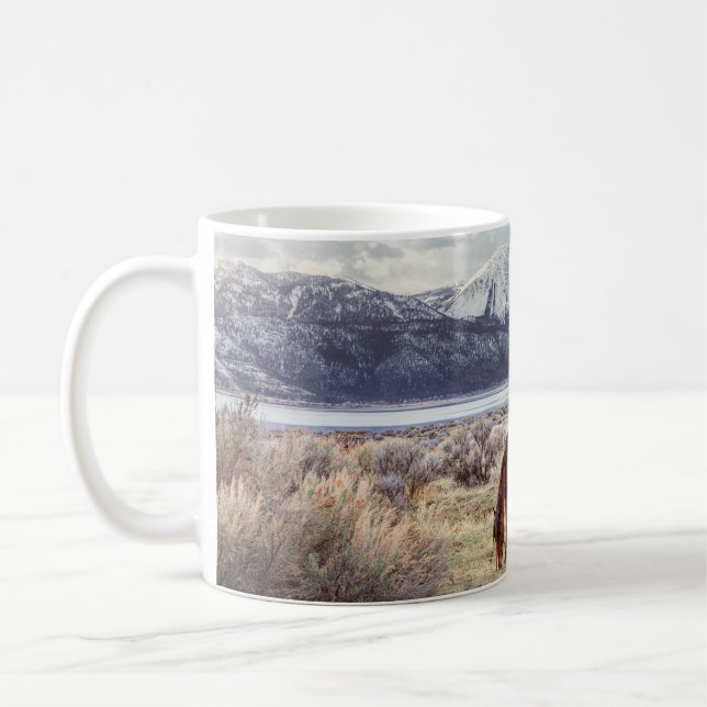 Vild häst: Nevadas vinterlandskap. Kaffemugg (Vänster)