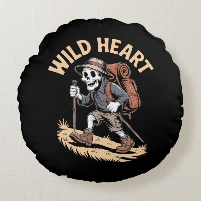 Vild Heart - Adventurer Skeleton Hiking Rund Kudde (Framsidan)