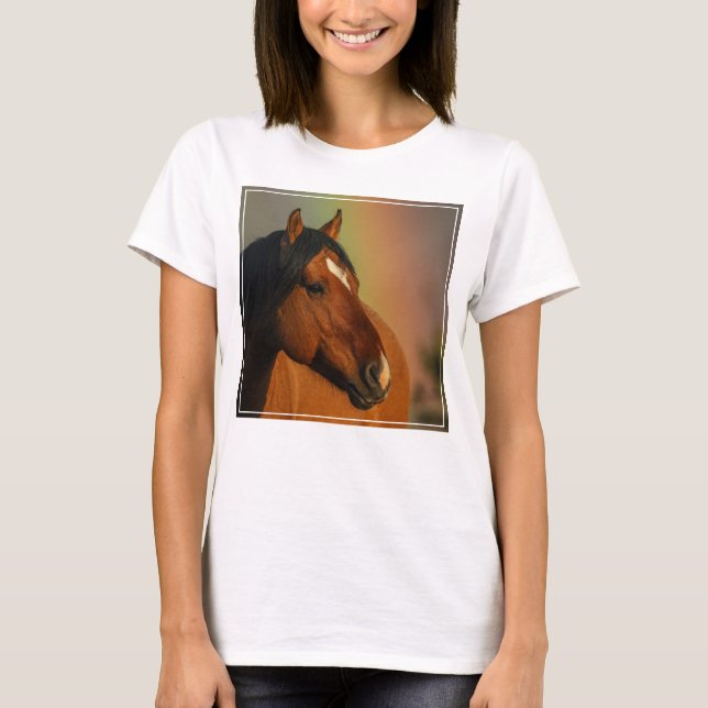 Vild Hingst, Gyllene Ljus och Regnbåge T Shirt (Framsida)