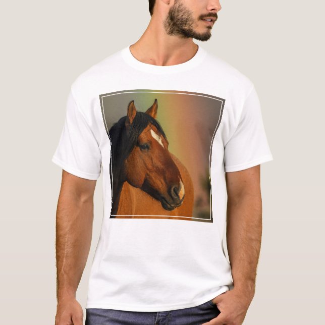 Vild Hingst, Gyllene Ljus och Regnbåge T Shirt (Framsida)