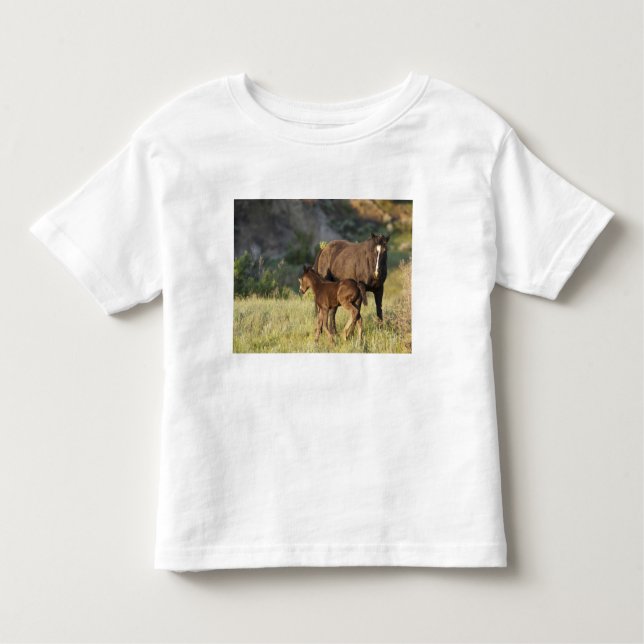 Vild Horses i nationalparken Theodore Roosevelt T-shirt (Framsida)