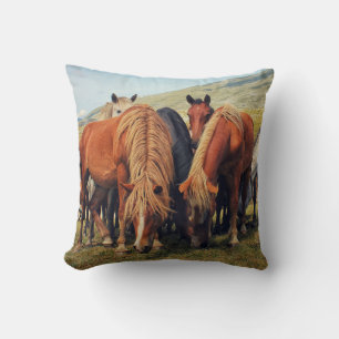 Vild Horses Livno Nature Scene Kudde