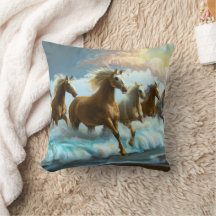 Vild Horses Running i Ocean Surfa
