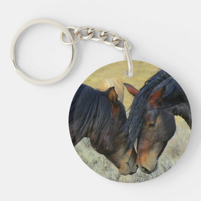 Vild Horses Touching Nose Keychain (Framsidan)