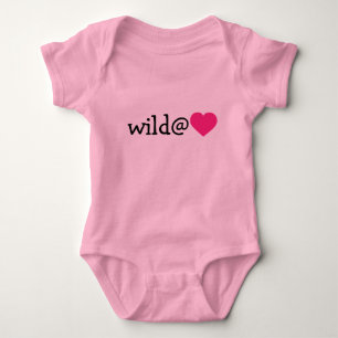 Vild i hjärtat - varmt rosa hjärta t-shirt