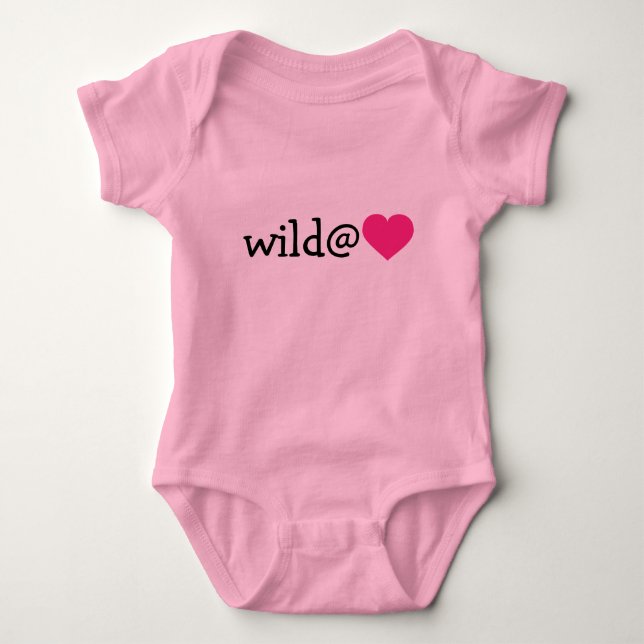 Vild i hjärtat - varmt rosa hjärta t-shirt (Framsida)