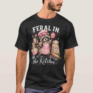 Vild i köket Rolig tvättbjörn bakar T Shirt