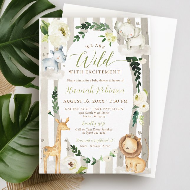 Vild Jungle Wandei Safari Animals Boy Shower Inbjudningar (Cute neutral green and brown watercolor safari animals wild floral wreath baby boy shower invitation)