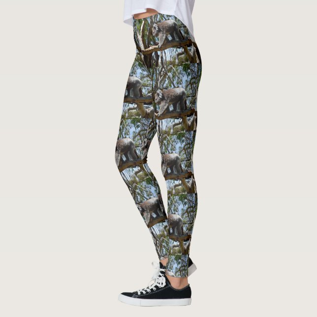 Vild Koala Bear Walking A Träd Gren Leggings (Vänster)