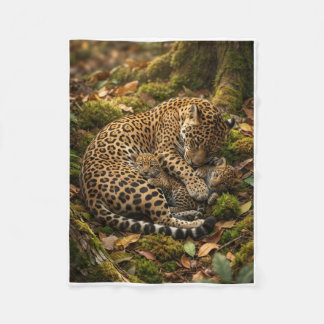 Vild leopard som vilar på trädgren Fläskfiltblanke Fleecefilt