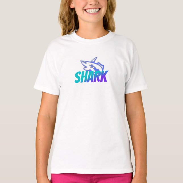 Vild logo för haj med gradient | Djärva havsvibbar T Shirt (Framsida)
