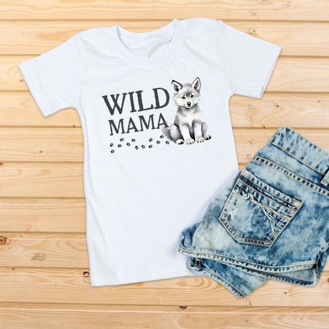 Vild mamma Cute varg unge födelsedagsfest T Shirt (Wild mama Cute wolf cub wolf themed birthday party T-Shirt family photoshoot shirt two wild one)