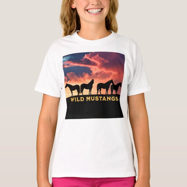 Vild Mustangs på Horisont T Shirt (Framsida)