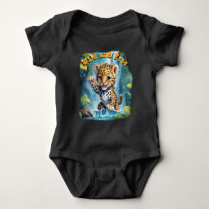 Vild och fri cute Leopard Jungle Waterfall Text T Shirt