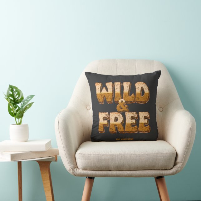 Vild och fri - Retro 70-tals Groovy typografi  Kudde (Stol)