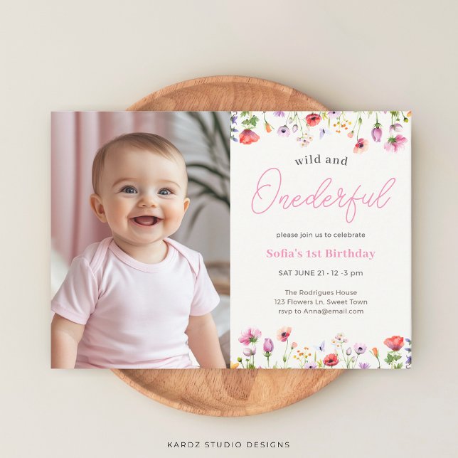 Vild och mottagande första födelsedag inbjudningar (Invite shown in 5 x 7 in. Personalize, choose paper, and corner style.)