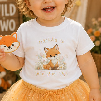 Vild och två anpassat namn 2-års födelsedags baby t shirt