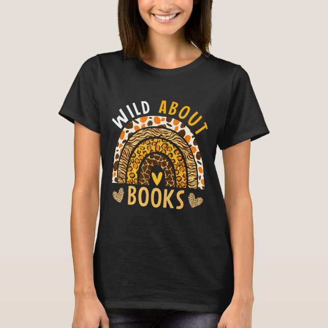 Vild om att läsa leopard regnbåge bokälskare  t shirt (Framsida)