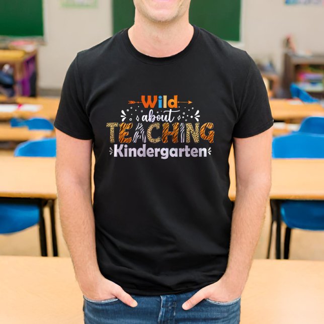 Vild om att undervisa Kindergarten Funny Lärare T Shirt (Skapare uppladdad)