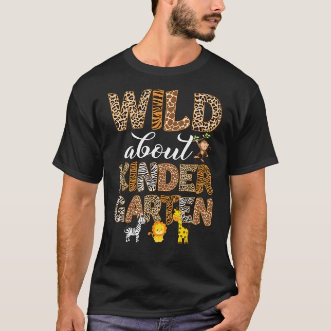 Vild om Kindergarten Leopard School Teacher Kid T Shirt (Framsida)