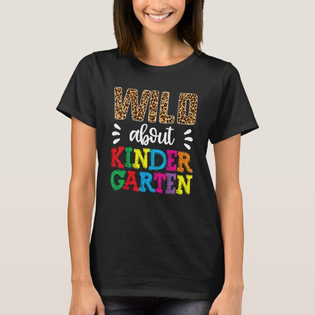 Vild om Kindergarten Teacher Back to school Le T Shirt (Framsida)