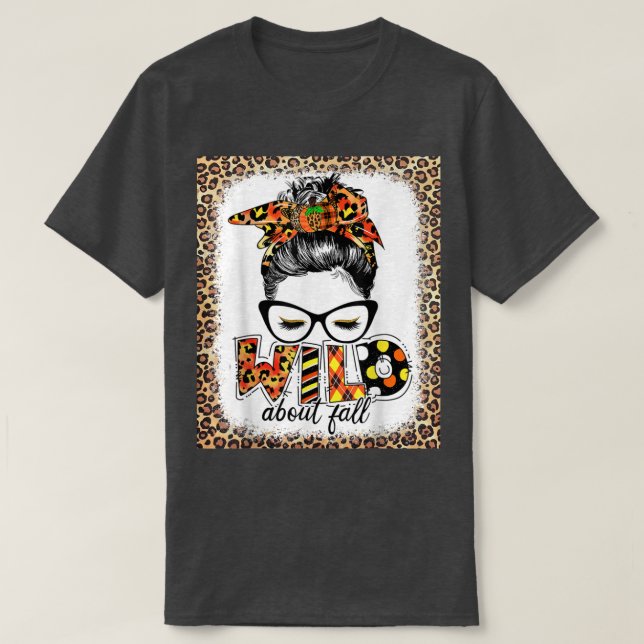 Vild om kvinnor som faller i leopard under hösten  t shirt (Design framsida)