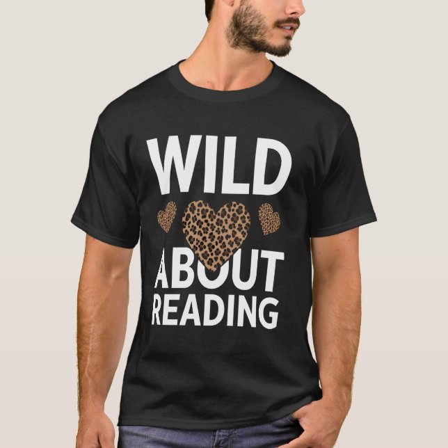 Vild om läsning - Leopardsjäl Design T Shirt (Framsida)