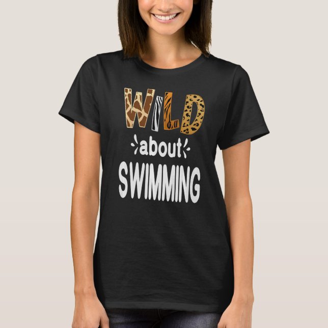 Vild om simning av Swimmer och simning T Shirt (Framsida)
