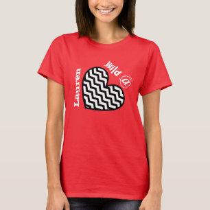 Vild på hjärta med anpassningsbarnamn V011 T Shirt