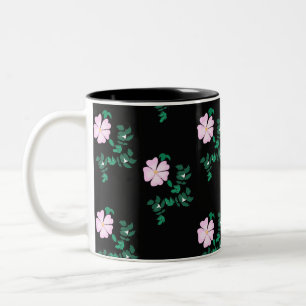 Vild Ro - Blommönster på svart bakgrund Två-Tonad Mugg
