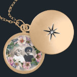 VILD RO FOTOMALL GULDPLÄTERAT HALSBAND<br><div class="desc">Elegant, klass, klassisk blommigt design. Snygg rosa hund med en smart fuchsia amethyst gem-sten .3D-grafik och digitalutveckling i vintage stil av Bulgan Lumini (c) Enkel att anpassa med initialer och egen text som ett bröllop-ceremoniellt meddelande, platskort, spara-the-date.favors , tack vare dina kort .ro .babydusers .Sweet 16 födelsedagar, möhippa , Bat...</div>