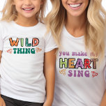 Vild Sak du gör min Sjunga till Groovy Matching T Shirt<br><div class="desc">"vild sak" barn t-shirt med matchande "du gör min sjunga" mamma t-shirt-version tillgänglig. Denna färgstarka typografi har en modern återgivning och skisserad utskrift på ljusa färger, dekorerad med kärlek-hjärtan. Lustigt citat, uppdelat över mor och barnkläder som också arbetar bra individuellt. Perfekt för mors dag t-shirt eller matchande mamma och mig...</div>