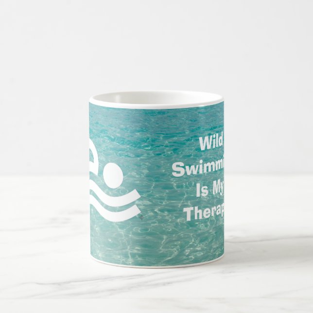 Vild simning är min terapi-konst kaffemugg (Center)