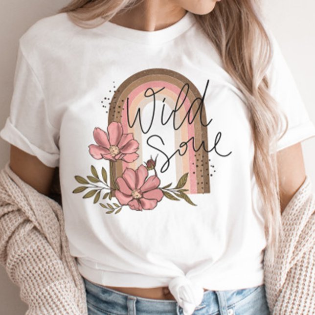Vild Soul Modern Boho Rainbow Blommigt T Shirt (Skapare uppladdad)