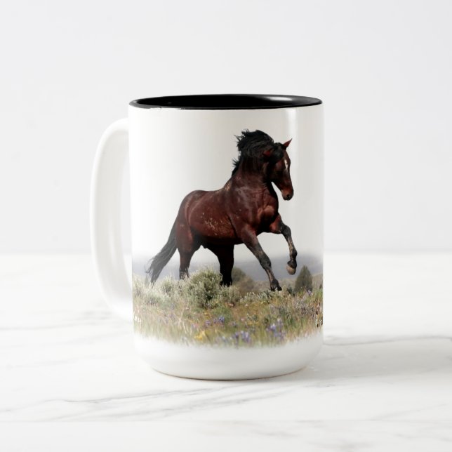 Vild Stallion Strut på Beverage Mugg (Framsida vänster)