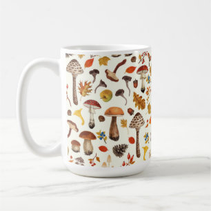 Vild svampar på benvit kaffemugg