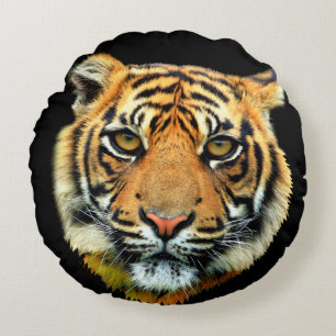 Vild tiger djur ansikte på svart rund kudde