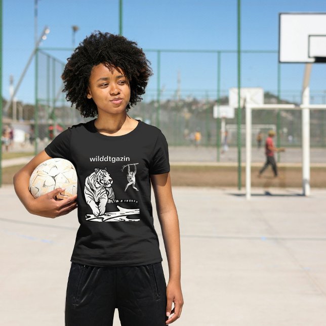 Vild Tiger Gazing at Be Women T Shirt (Skapare uppladdad)