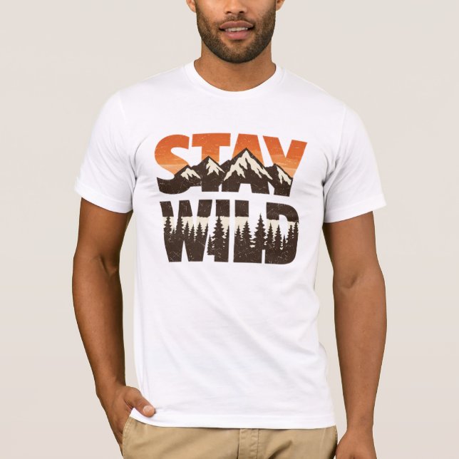 Vild vintrig äventyrsresa i bergsskog t shirt (Framsida)