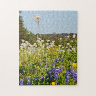 Vilda blommor och väderkvarn i Texas Hill Country Pussel
