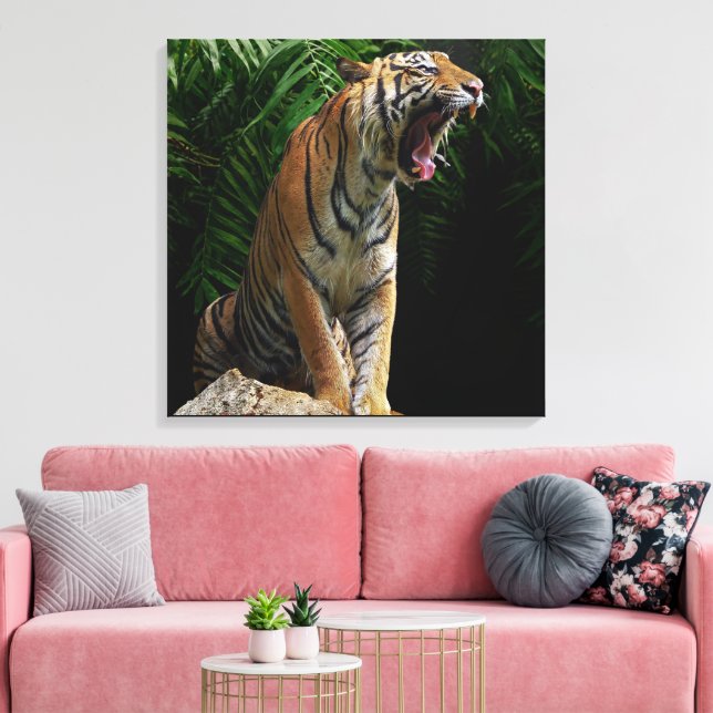 Vilda djur i naturen - Brölande tiger på canvas (Insitu (Vardagsrum))