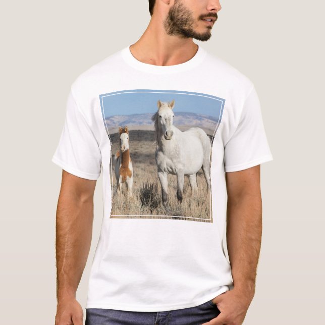 Vilda hästar hemma i Sandwash Basin T Shirt (Framsida)