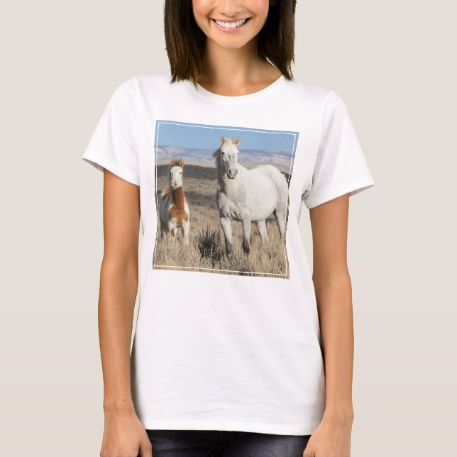 Vilda hästar hemma i Sandwash Basin T Shirt (Framsida)