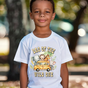 Vilda pojkens födelsedagssafari-djur t shirt