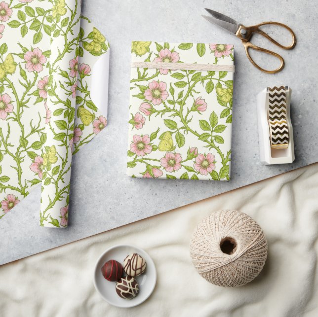 Vilda rosor och fjärilar /rosa/ blekgrön/gul presentpapper (Hantverk)