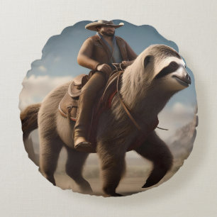 "Vilda western Wonders: Cowboy Riding a Sloth Hors Rund Kudde