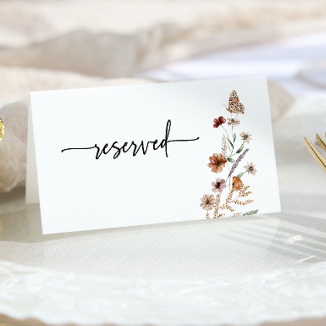 Vildblomma Boho Bröllop Reserverad Kort (Wildflower Boho Wedding Reserved Card with Butterfly by Painted Paperie
)